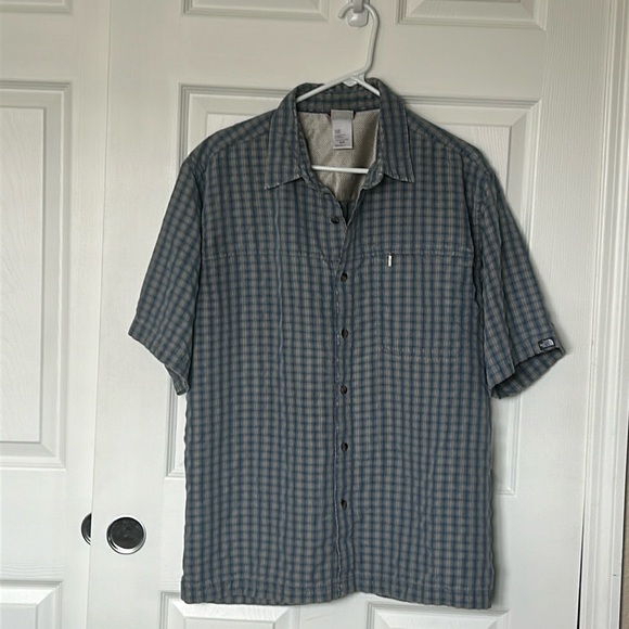 North Face Men’s Short Sleeve Shirt. Button up with Collar and Front Pocket  M - Picture 1 of 6